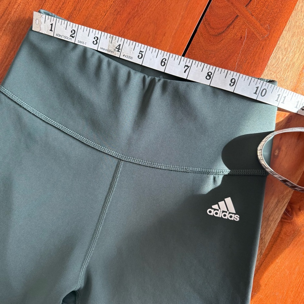 🦊 Adidas Women's Gray Leggings with Aqua Stripes - Picture 8 of 10